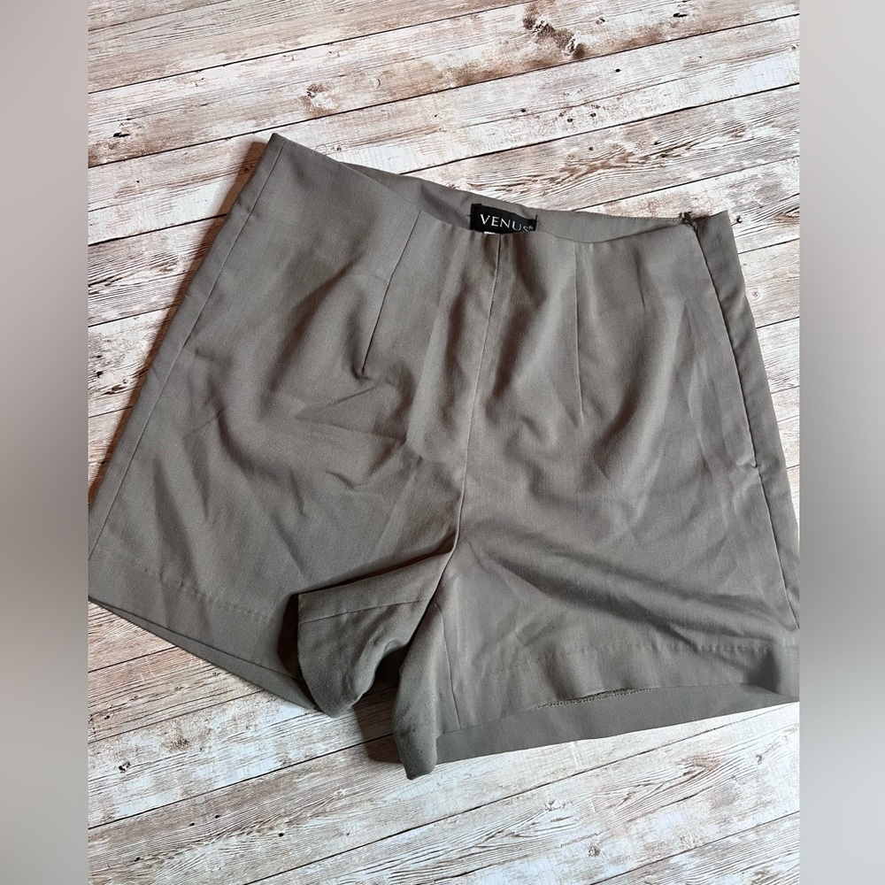 💚Venus dressy gray shorts